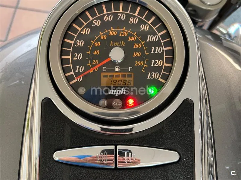 Suzuki Intruder M1800R - Vista 4