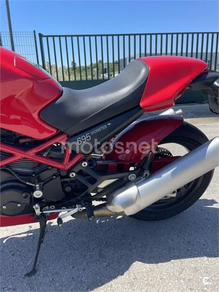 Ducati Monster 695 - Vista 9