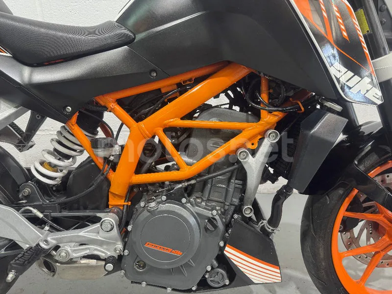 KTM 390 Duke - Vista 15