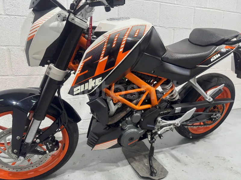 KTM 390 Duke - Vista 24
