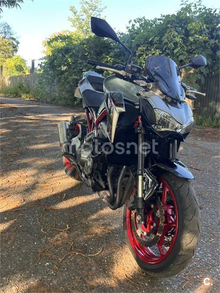 Kawasaki Z900 - Vista 4