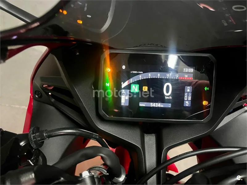 Honda CBR650R - Vista 8
