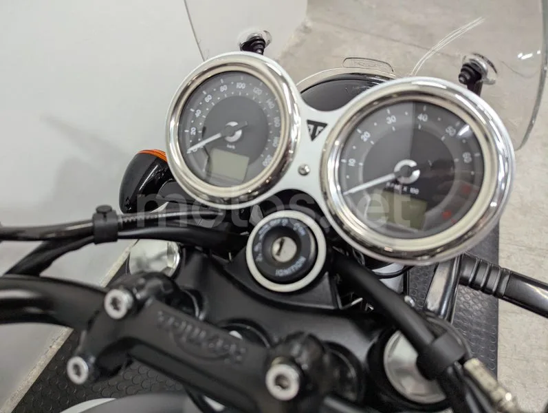Triumph Bonneville T120 - Vista 11
