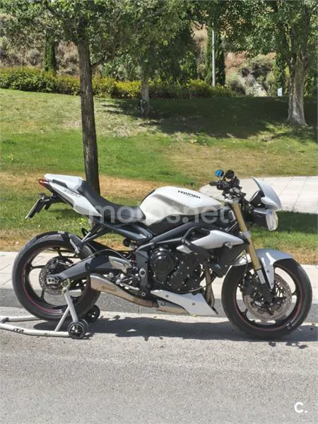 Triumph Street Triple - Vista 3