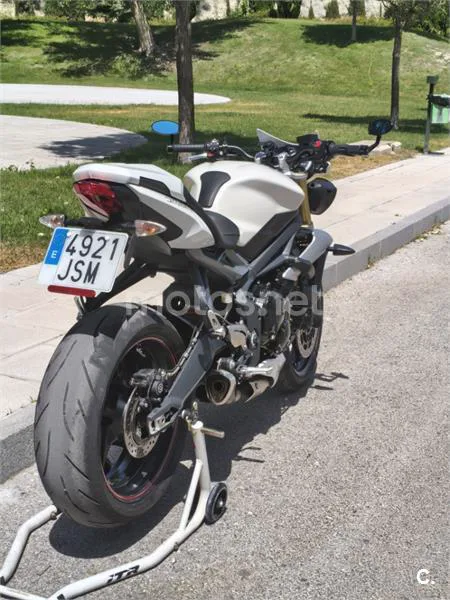 Triumph Street Triple - Vista 4