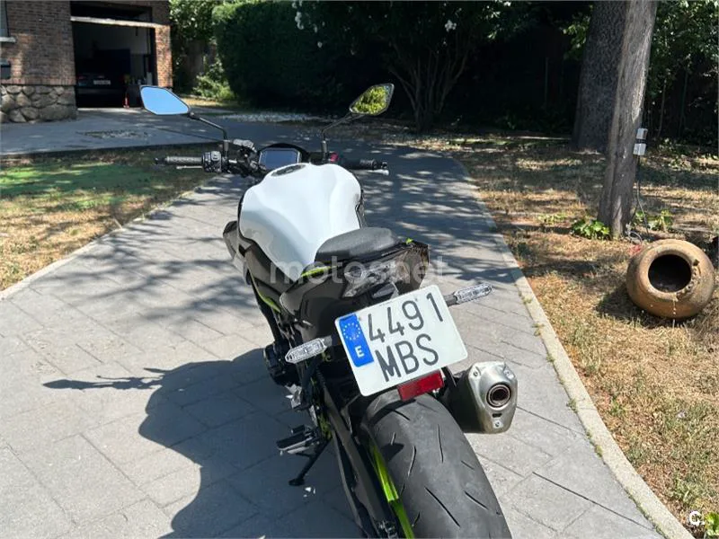 Kawasaki Z900 - Vista 4