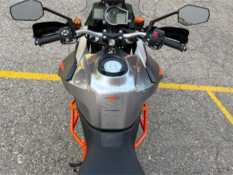 KTM 1290 Super Duke GT - Vista 4