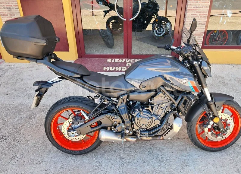 Yamaha XSR700 - Vista 19