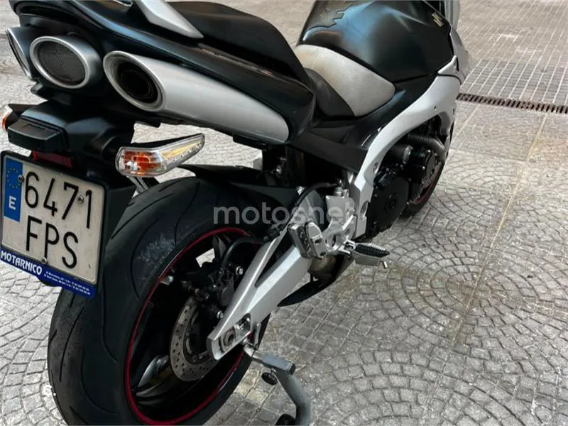 Suzuki GSR600 - Vista 4