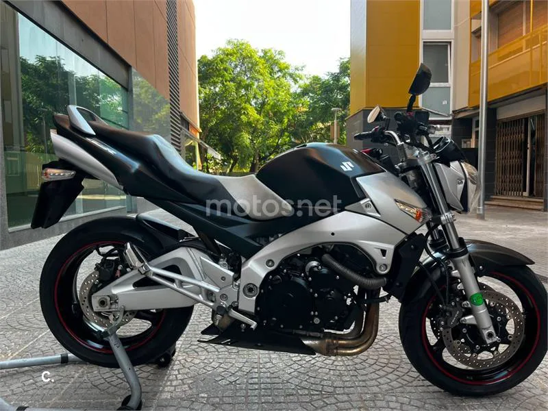 Suzuki GSR600 - Vista 7