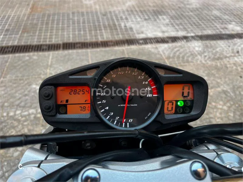 Suzuki GSR600 - Vista 10