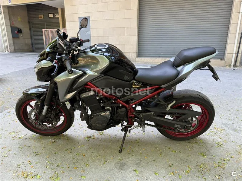 Kawasaki Z900 - Vista 3