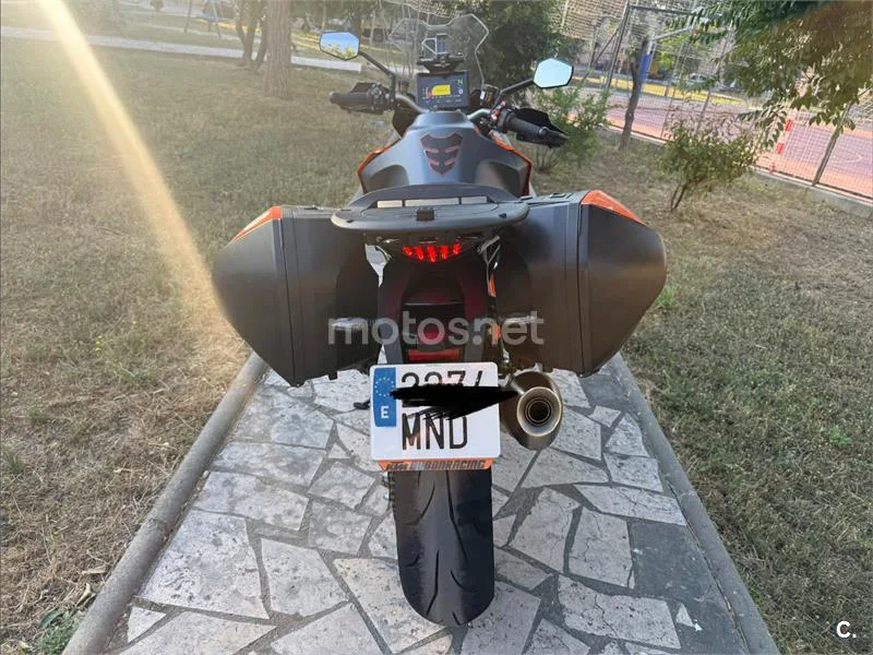 KTM 1290 Super Duke GT - Vista 3