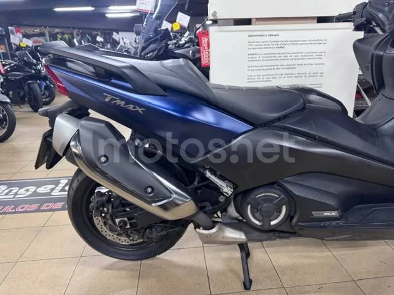 Yamaha TMAX - Vista 3