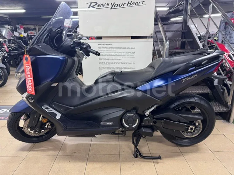 Yamaha TMAX - Vista 5