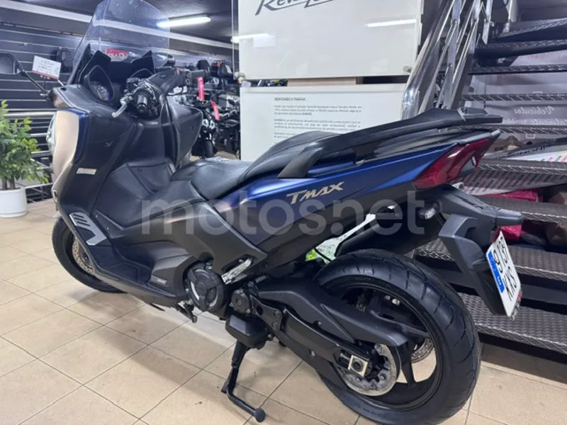 Yamaha TMAX - Vista 7