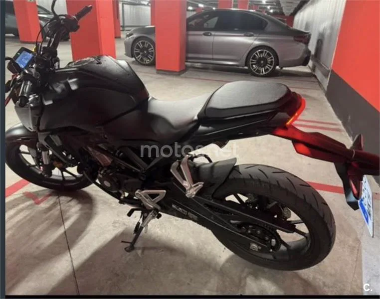 Honda CB125R - Vista 3