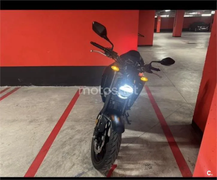 Honda CB125R - Vista 5