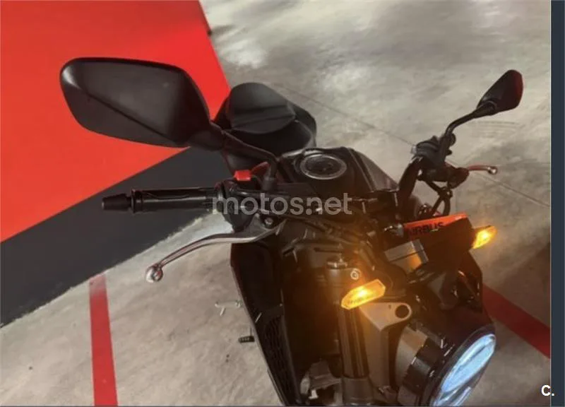 Honda CB125R - Vista 6