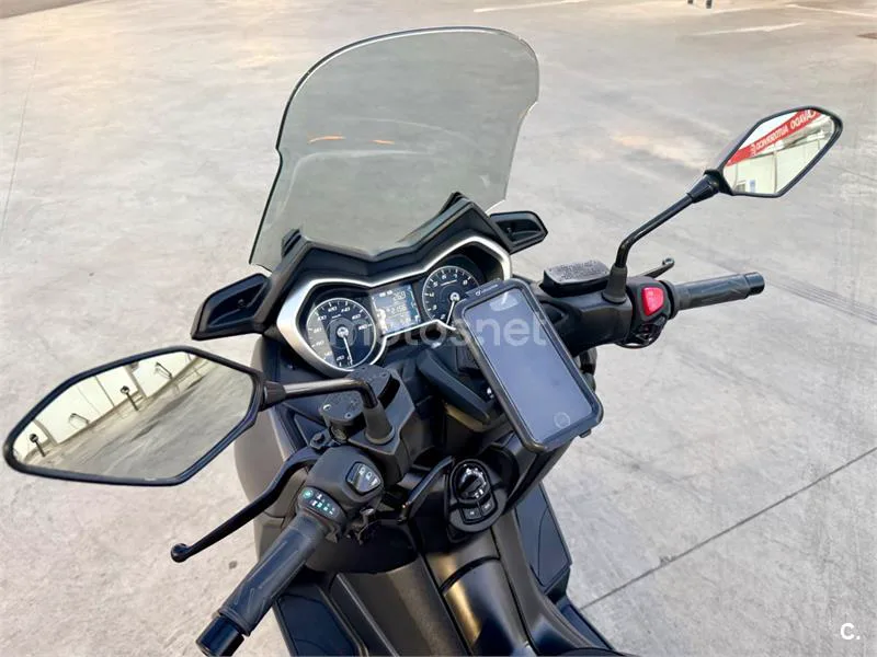 Yamaha XMAX 400 - Vista 3