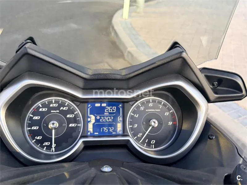 Yamaha XMAX 400 - Vista 5