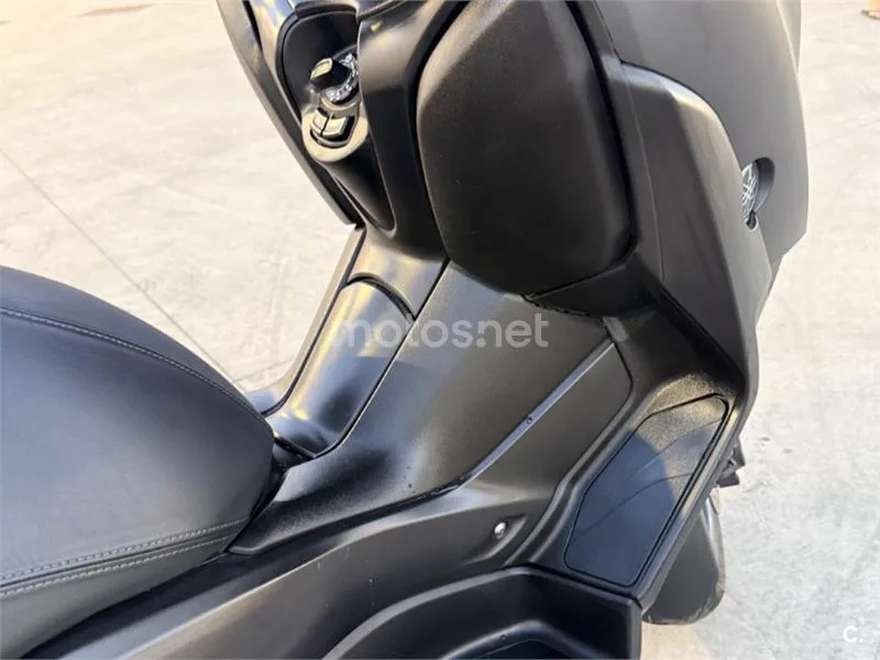 Yamaha XMAX 400 - Vista 7