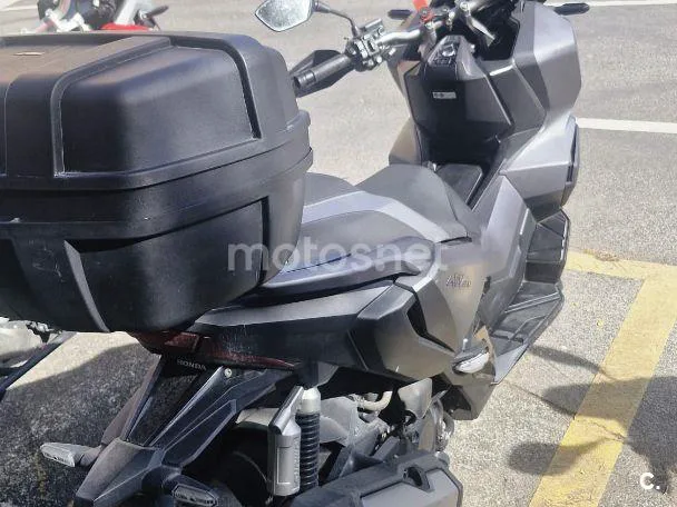 Honda ADV350 - Vista 4