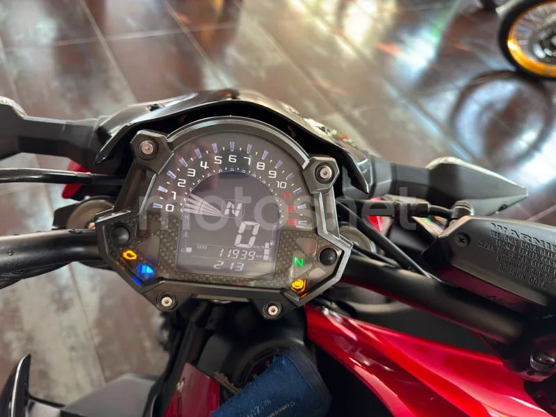 Kawasaki Z900 - Vista 11