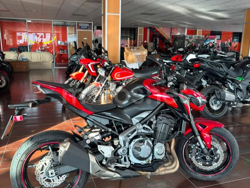 Kawasaki Z900 - Vista 12