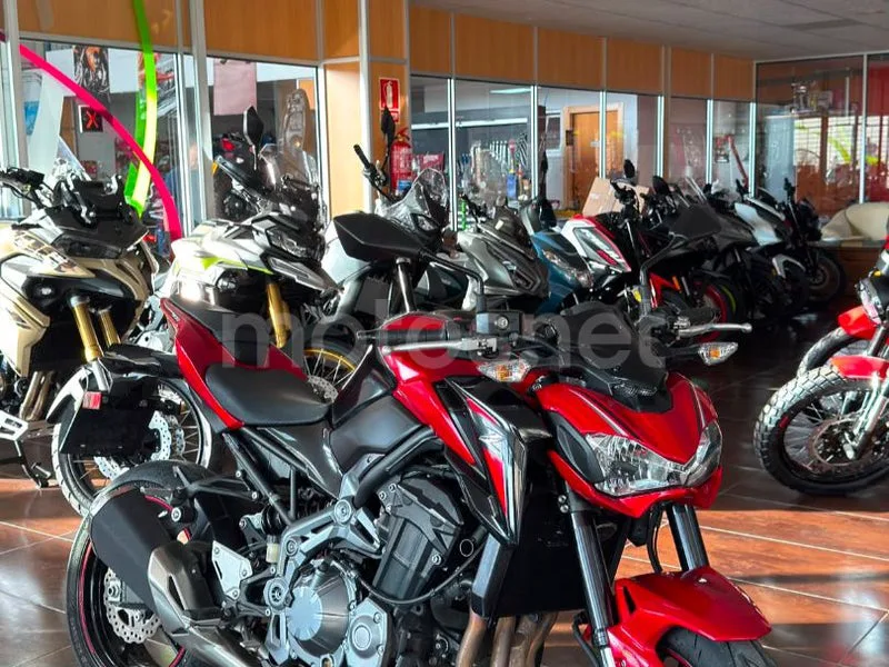 Kawasaki Z900 - Vista 13