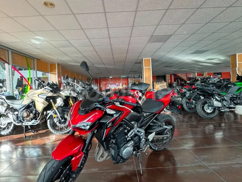 Kawasaki Z900 - Vista 14