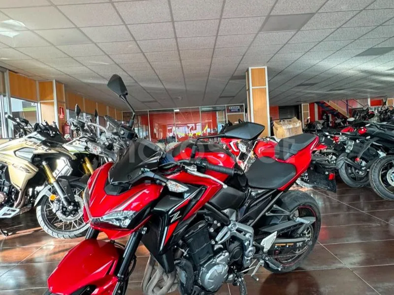 Kawasaki Z900 - Vista 3