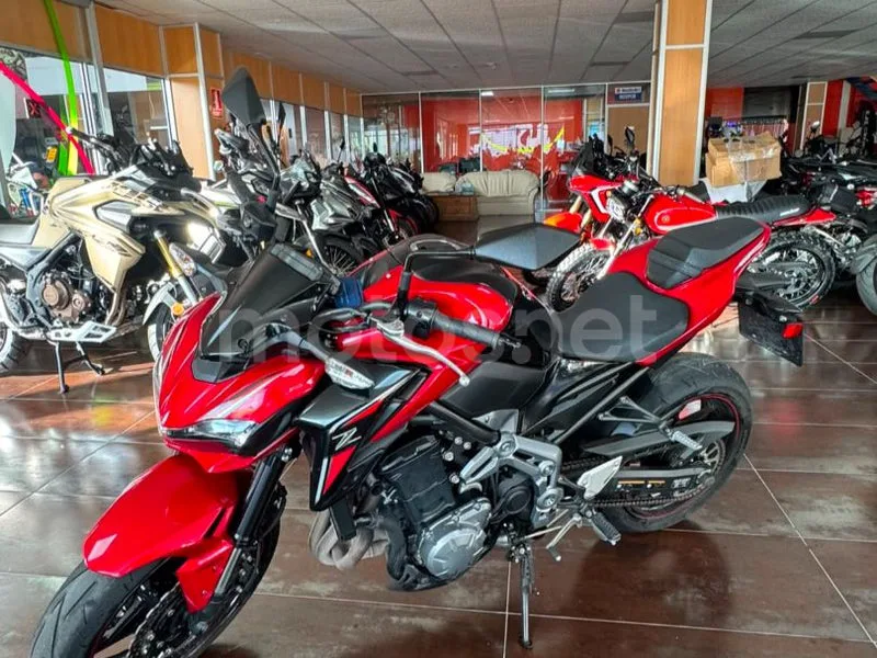 Kawasaki Z900 - Vista 4