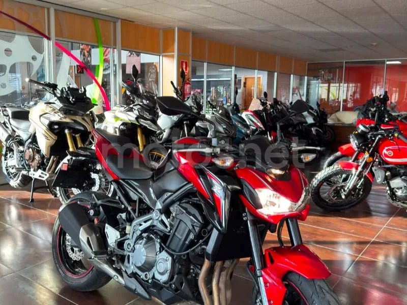Kawasaki Z900 - Vista 10
