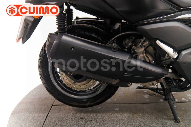 Yamaha XMAX 300 - Vista 28