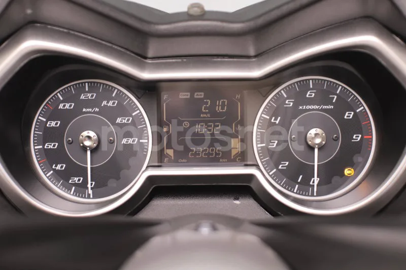 Yamaha XMAX 400 - Vista 6