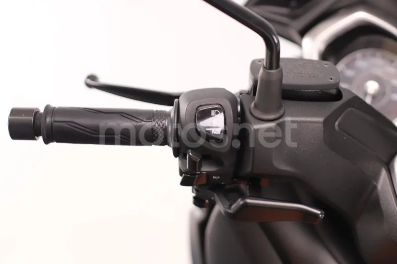 Yamaha XMAX 400 - Vista 7