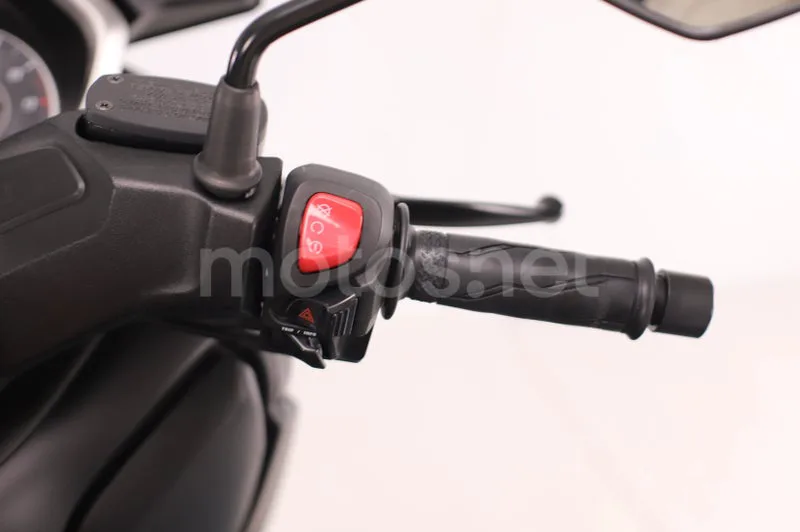 Yamaha XMAX 400 - Vista 8