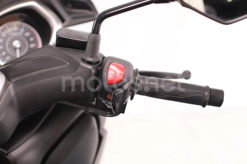 Yamaha XMAX 125 - Vista 10