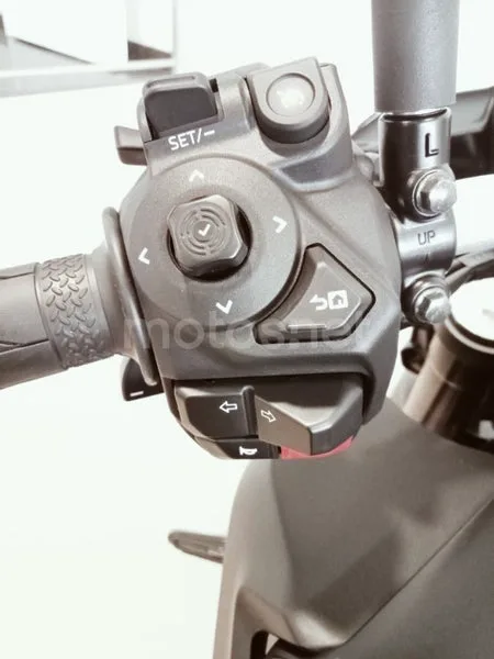 Yamaha MT-07 - Vista 12