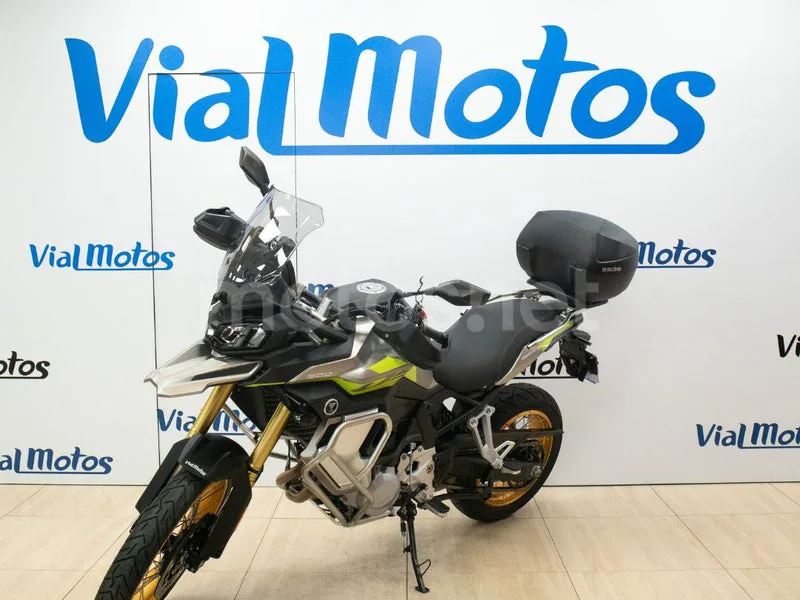 Voge 900DSX - Vista 4