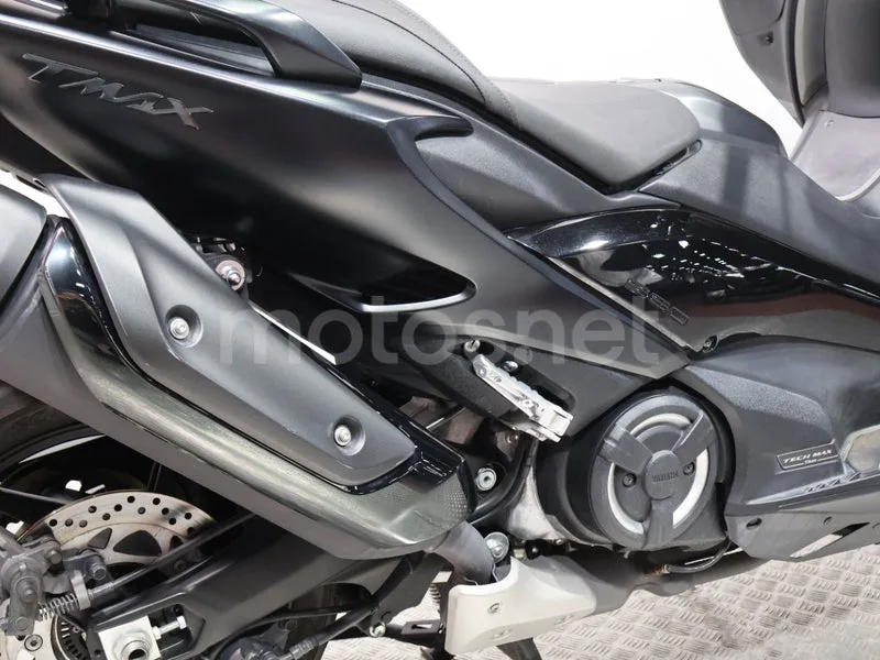Yamaha TMAX 560 - Vista 15
