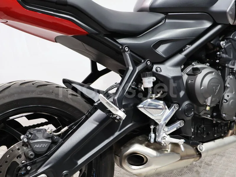 Triumph Trident 660 - Vista 15