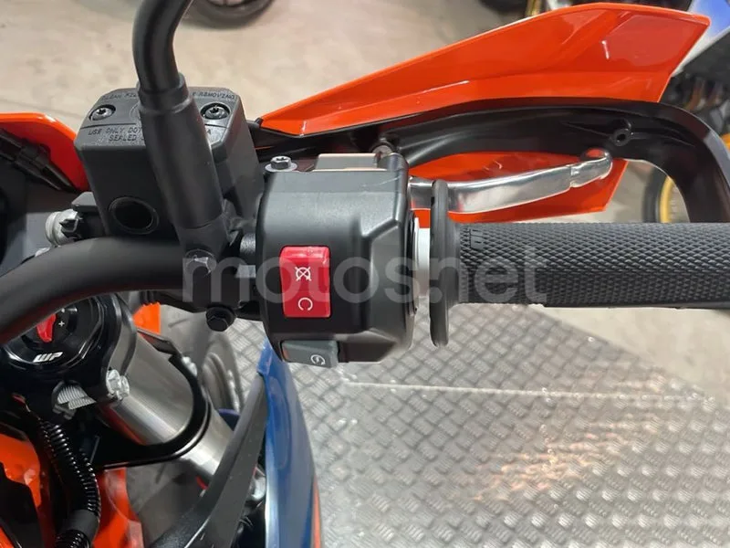KTM 690 SMC R - Vista 11