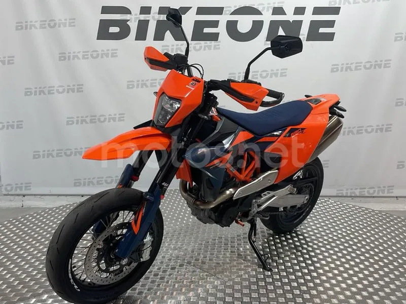 KTM 690 SMC R - Vista 3