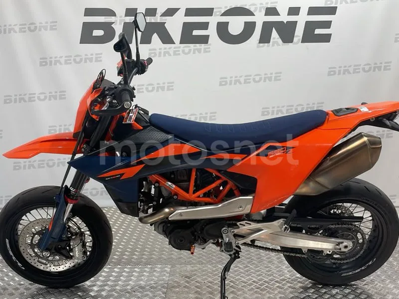 KTM 690 SMC R - Vista 4