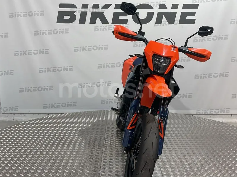 KTM 690 SMC R - Vista 5