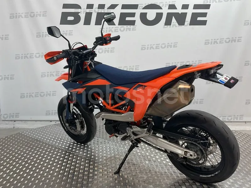 KTM 690 SMC R - Vista 6