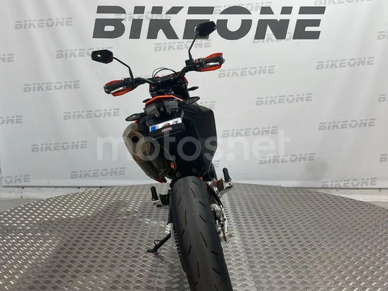 KTM 690 SMC R - Vista 7