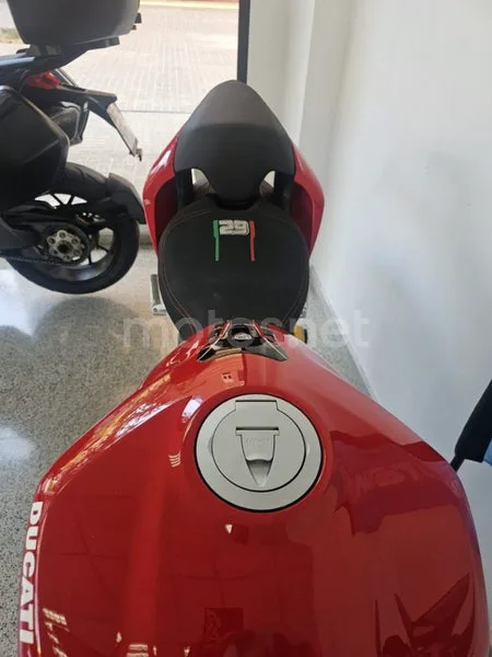Ducati Streetfighter V2 - Vista 5